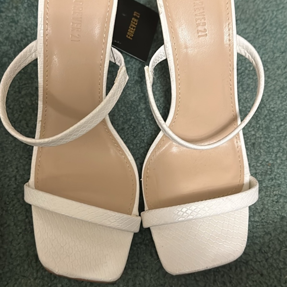 Square toe shoe